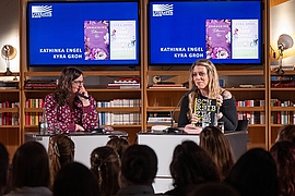 Kathinka Engel und Kyra Groh: Unmasking Billionaires` Row und The Iced Caramel Coffee Agreement, 15.04.26, (c) Wonge Bergmann